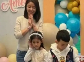 49 岁林心如素颜遛娃被拍！8岁女儿颜值惊艳，豪门日常这么接地气-柠檬资源分享网