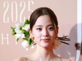 欧阳娜娜亮相2025中国时尚产业盛典红毯活动-柠檬资源分享网