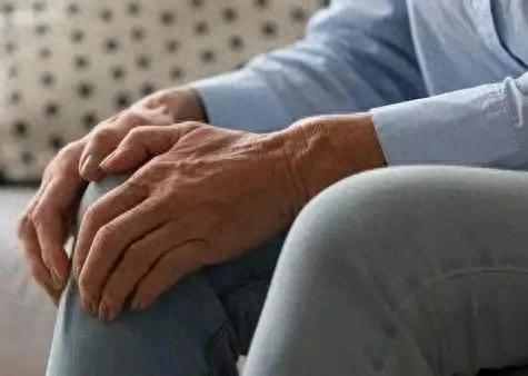 许多人不知自己补钙方式不当，专家警示：服用钙片后，以下4种食物应少吃-柠檬资源分享网