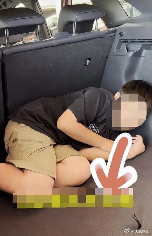 一名9岁男童在随生父和继母进行1000公里长途旅行时，被迫挤在车后备箱中。-蜗牛资源分享网