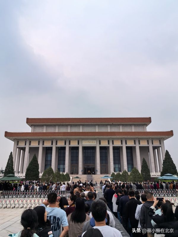 2025年7月17日，北京毛主席纪念堂前发生的真实场景，大家看看吧-柠檬资源分享网