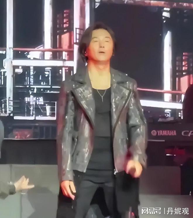 郑伊健，年近六旬，虽非专业歌手却举办演唱会，此次行为引发争议，有人认为他此举颇失体面。-振兴资源分享网