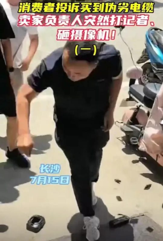 闹大了！采访遭殴打，设备被砸烂，人民日报点名，当事人发声-柠檬资源分享网