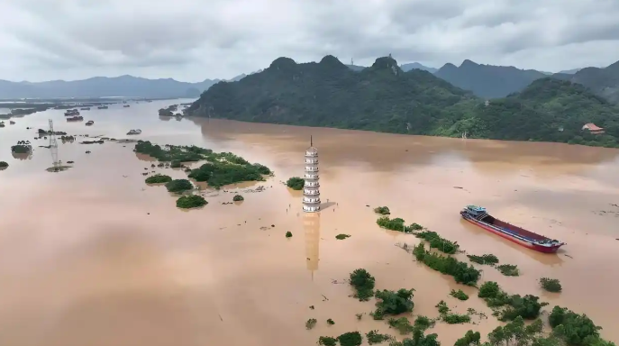 7月29日，北京遭遇了极端强降雨，全市最大降水量高达315毫米，创下了历史新高。-春天资源分享网