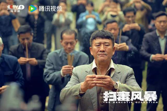 《扫毒风暴》通过影像艺术，实现了从类型融合到群像细腻描绘的转变，以此向警界英雄致以崇高的敬意。-蜗牛资源分享网