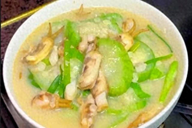 在炎热的伏天，选择丝瓜作为饮食搭配，其效果胜过冷饮百倍！丝瓜不仅具有清热解暑的功效，还能补充钙质，现在是享用丝瓜的最佳时节。-柠檬资源分享网