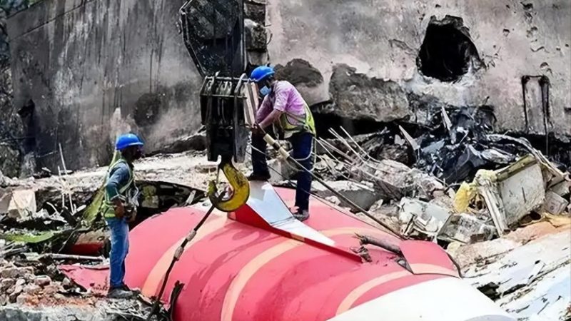 印度发生的飞机坠毁事件震惊全球，机上242名乘客和地面上的32人-蜗牛资源分享网